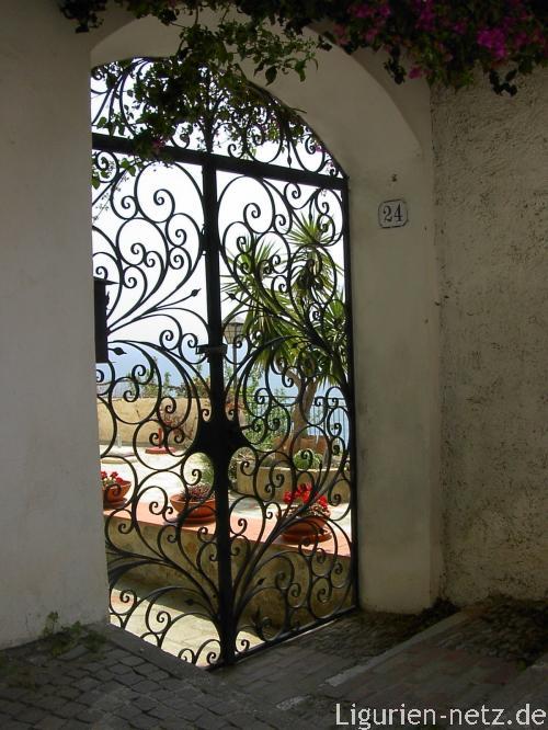 Arcate dei portoni di Cervo