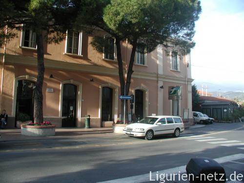 Stazione ferroviaria di Diano Marina