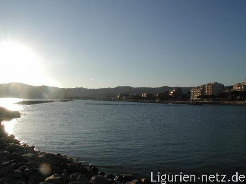 Sole serale su San Bartolomeo al Mare